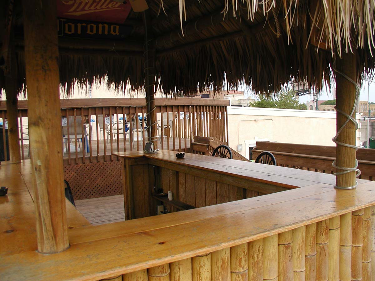 Local Pub’s Outdoor Bar